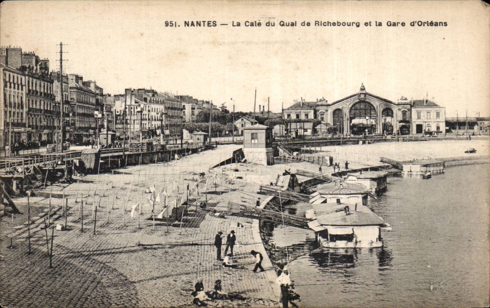 Nantes CPA Le cafe du quai de Richebourg et la gare d'orleaans