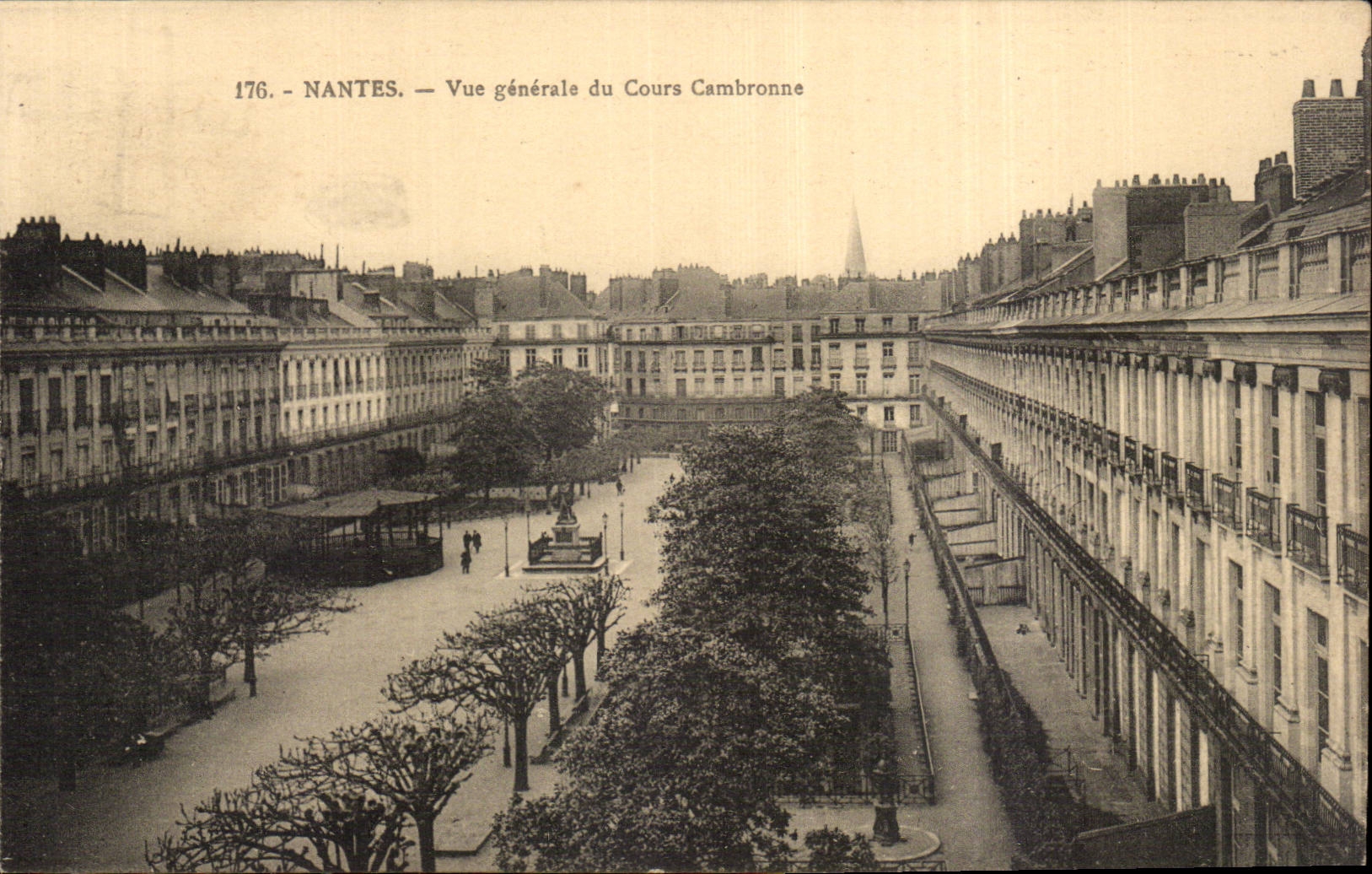 Nantes CPA Vue generale du cours Cambronne