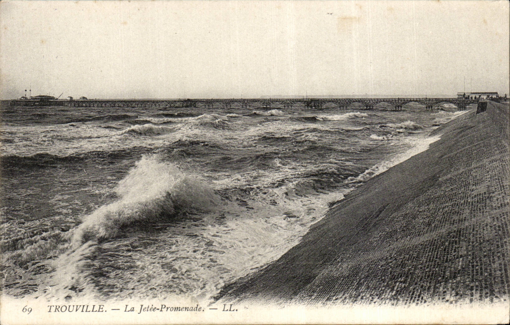 Trouville — La Jetée-Promenade — LL. n°69