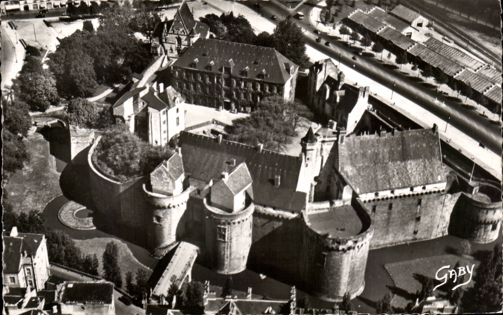 CPA Nantes Le chateau de la duchesse Anne Vue aerienne