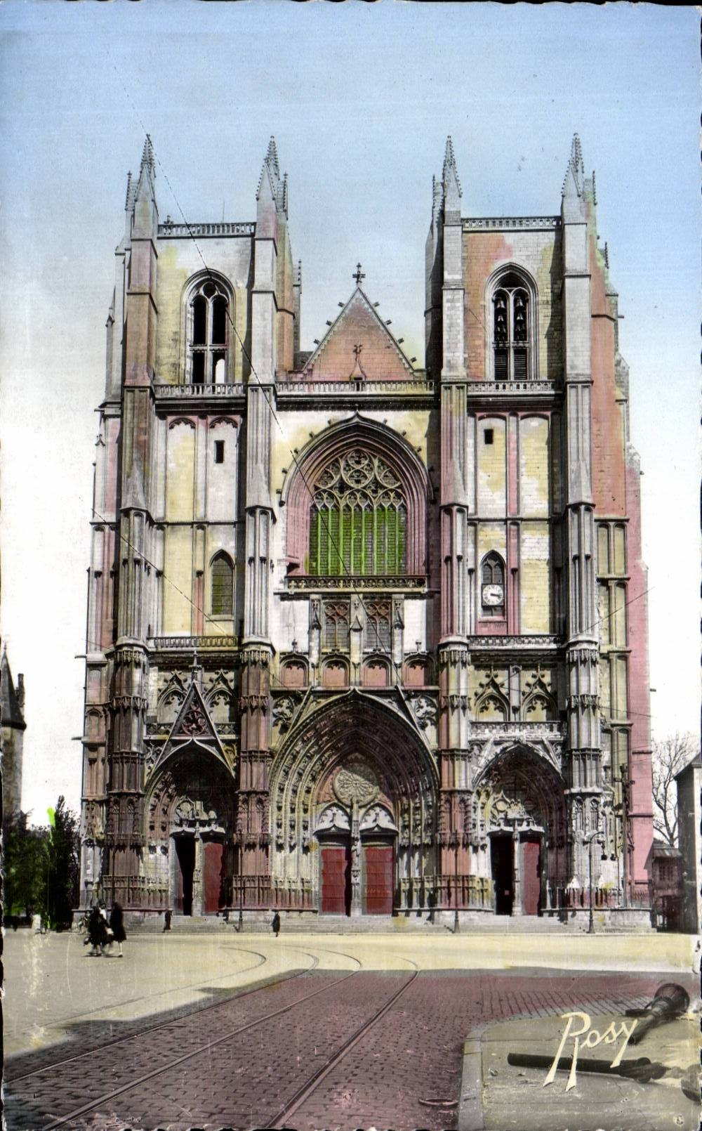 CPSM Nantes Facade de la cathedrale