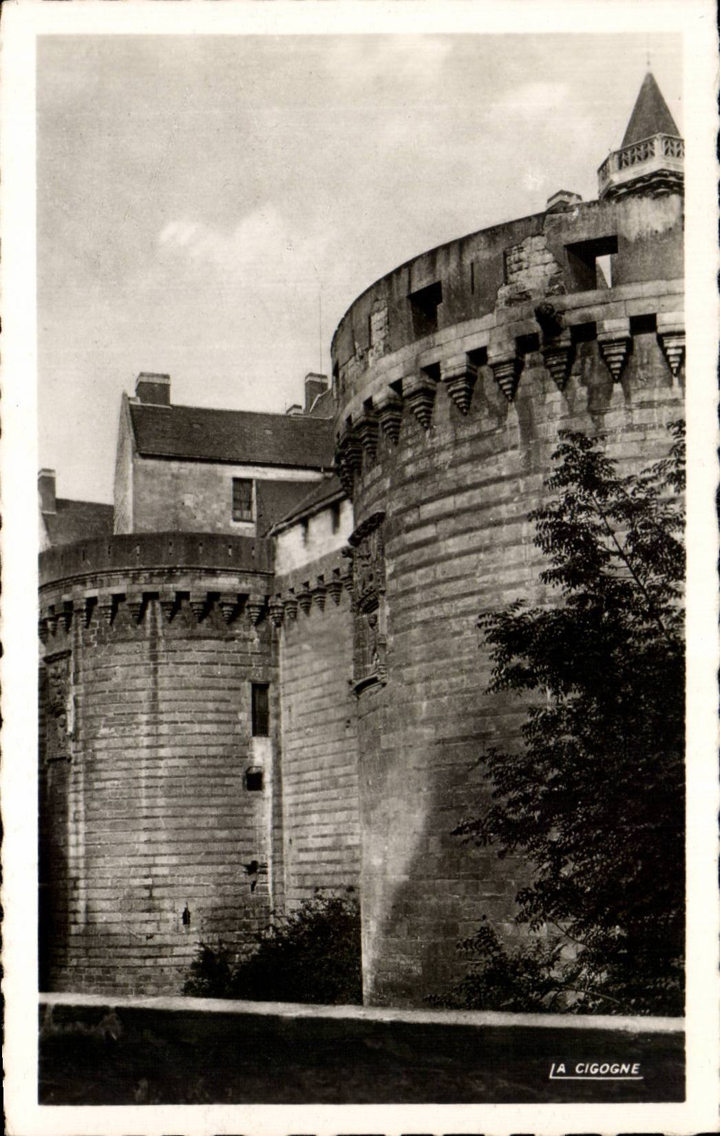 Nantes CPA Chateau Les trois tours