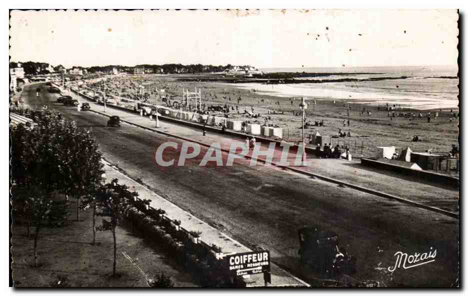 CPSM Pornichet Vue generale de la plage Coiffeur