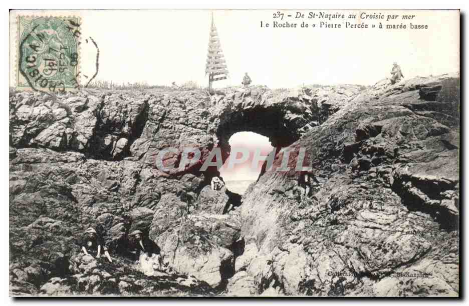 CPA De St Nazaire au Croisic par mer Le rocher de Pierre percee a maree basse 