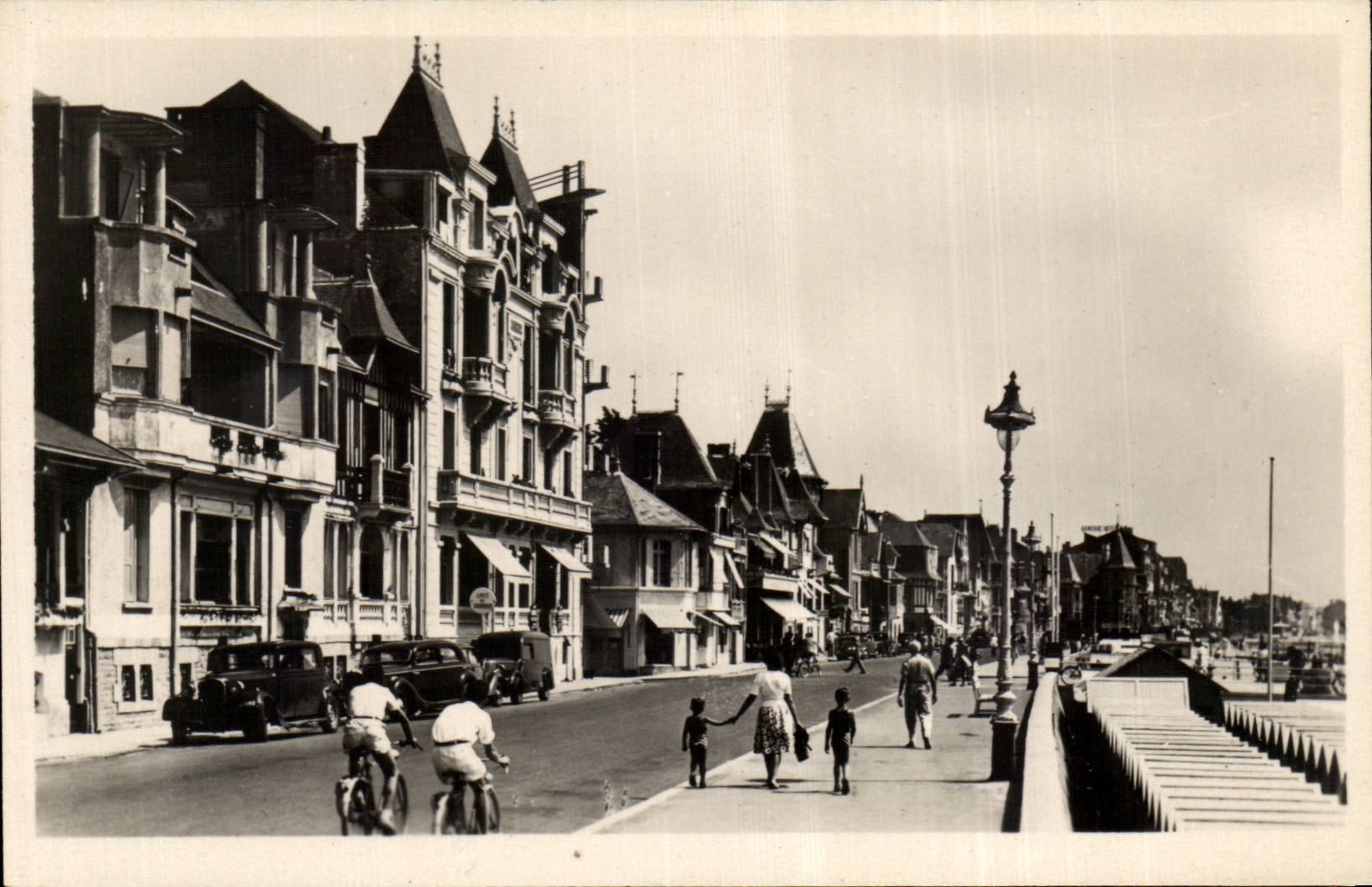 CPA La Baule Le remblai 