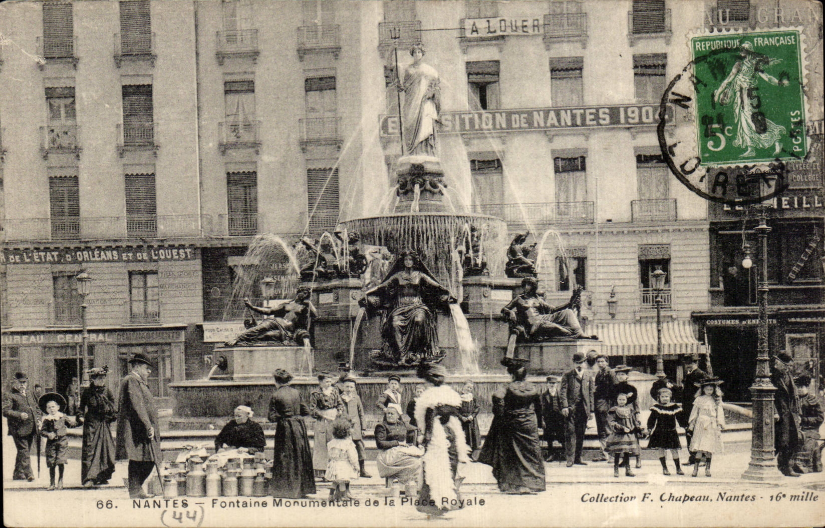 CPA Nantes Fontaine monumentale de la pace Royale Tres animee