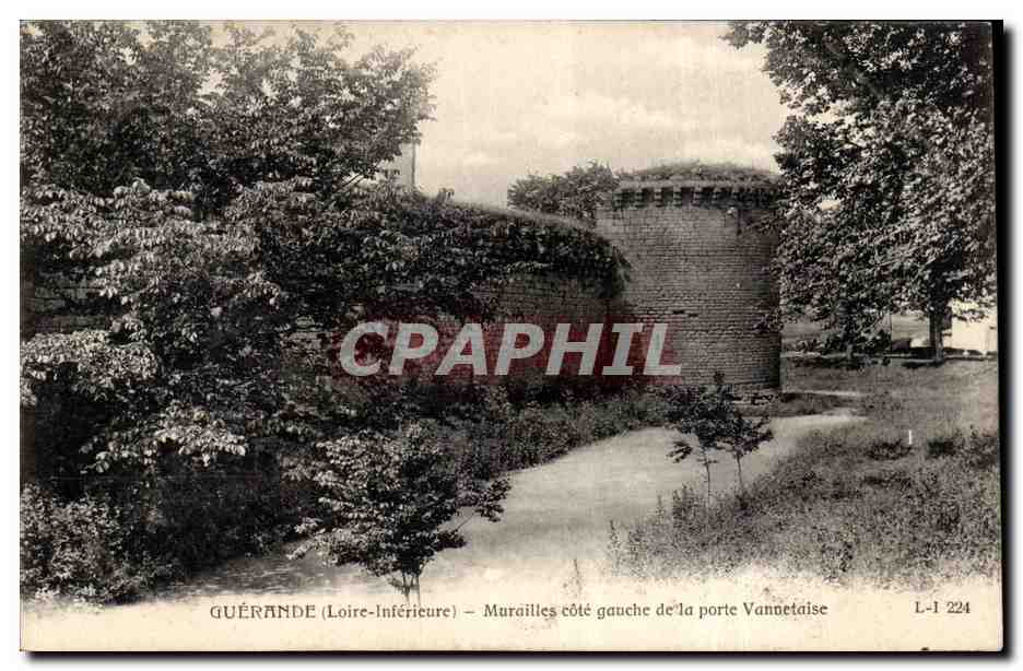 CPA Guerande Murailles Cote gauche de a porte Vannetaise