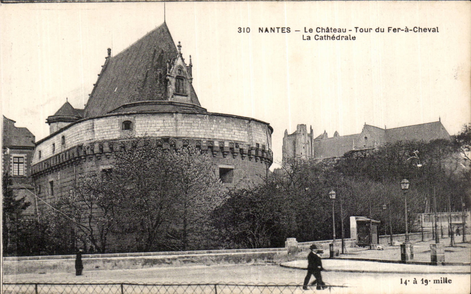 Nantes CPA Le chateau Tour du Fer a cheval La cathedrale