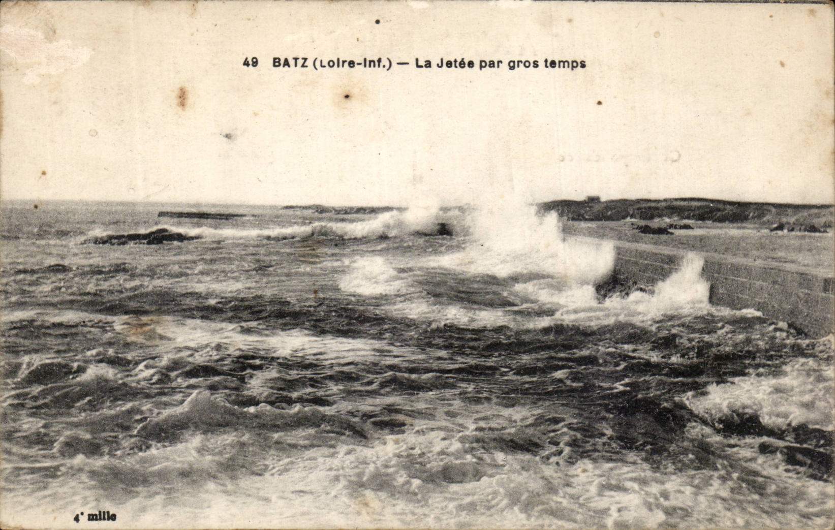 CPA Batz la jetee par gros temps