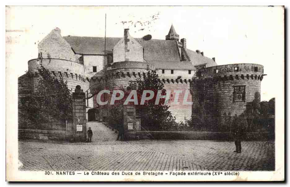 CPA Nantes Le chateau des Ducs de Bretagne Facade exterieure