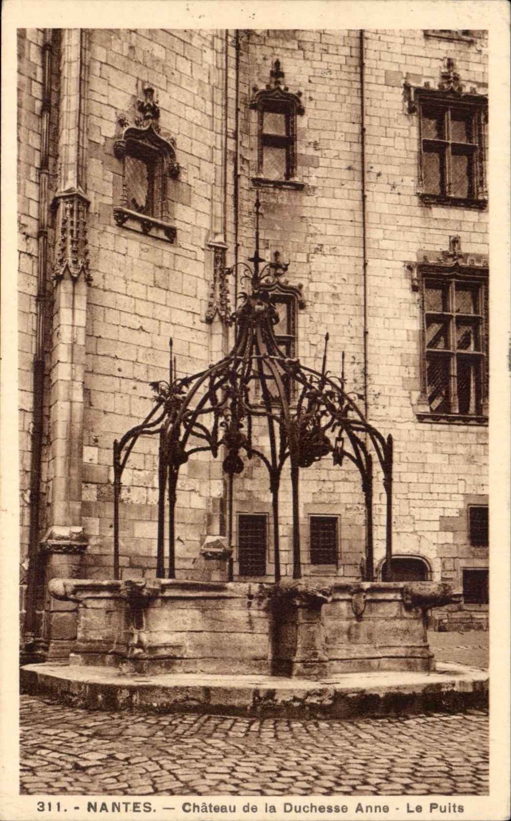 CPA Nantes Chateau de la duchesse Anne Le puits