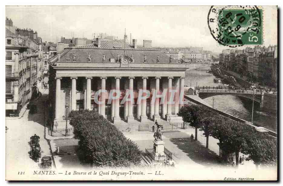 CPA Nantes La Bourse et le quai Duguay Trouin
