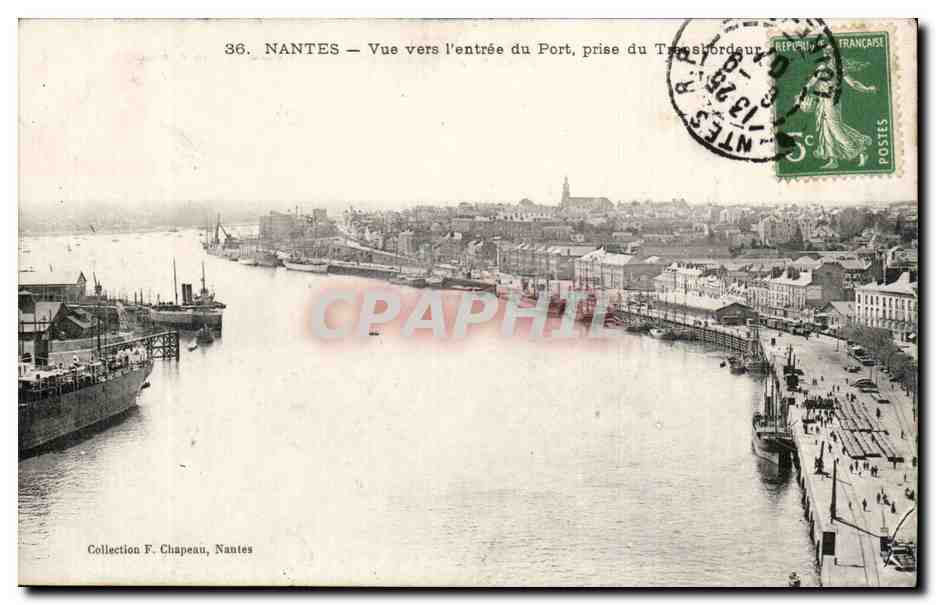 CPA Nantes Vue vers l'entree du port prise du transbordeur