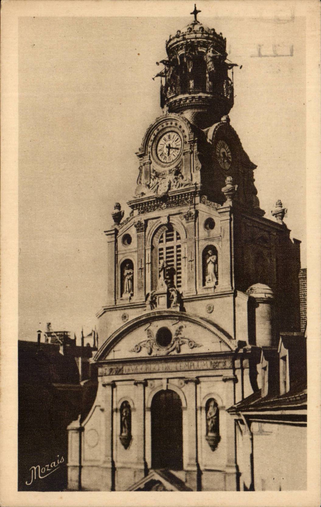 CPA Nantes Eglise Sainte Croix date de 1685 au sommet le beffroi avec carillon