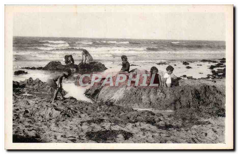 CPA A la mer a mer envahit les forts Enfants