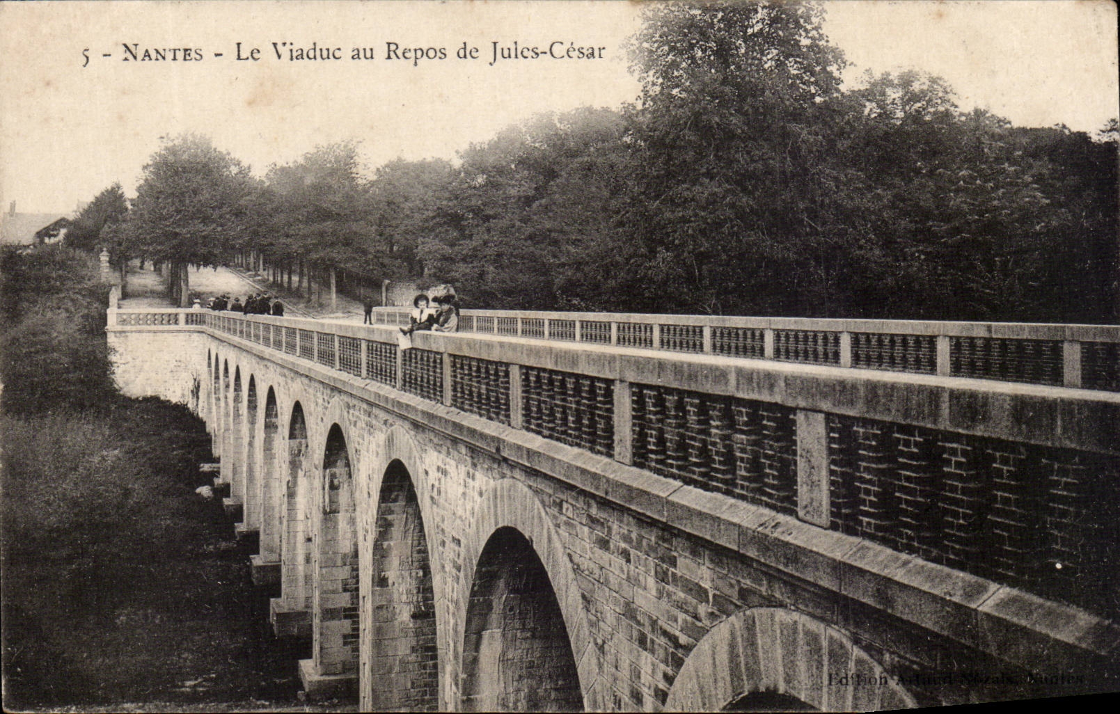 CPA Nantes Le viaduc au repos de Jules CEssar