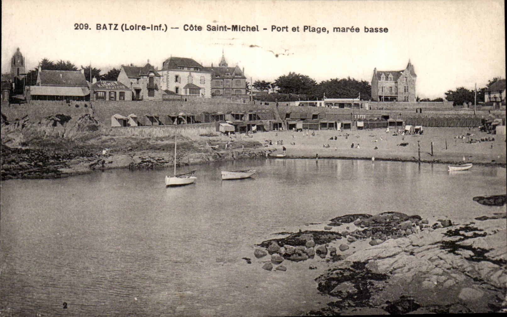 Batz CPA Cote Saint Michel Port et plage maree basse