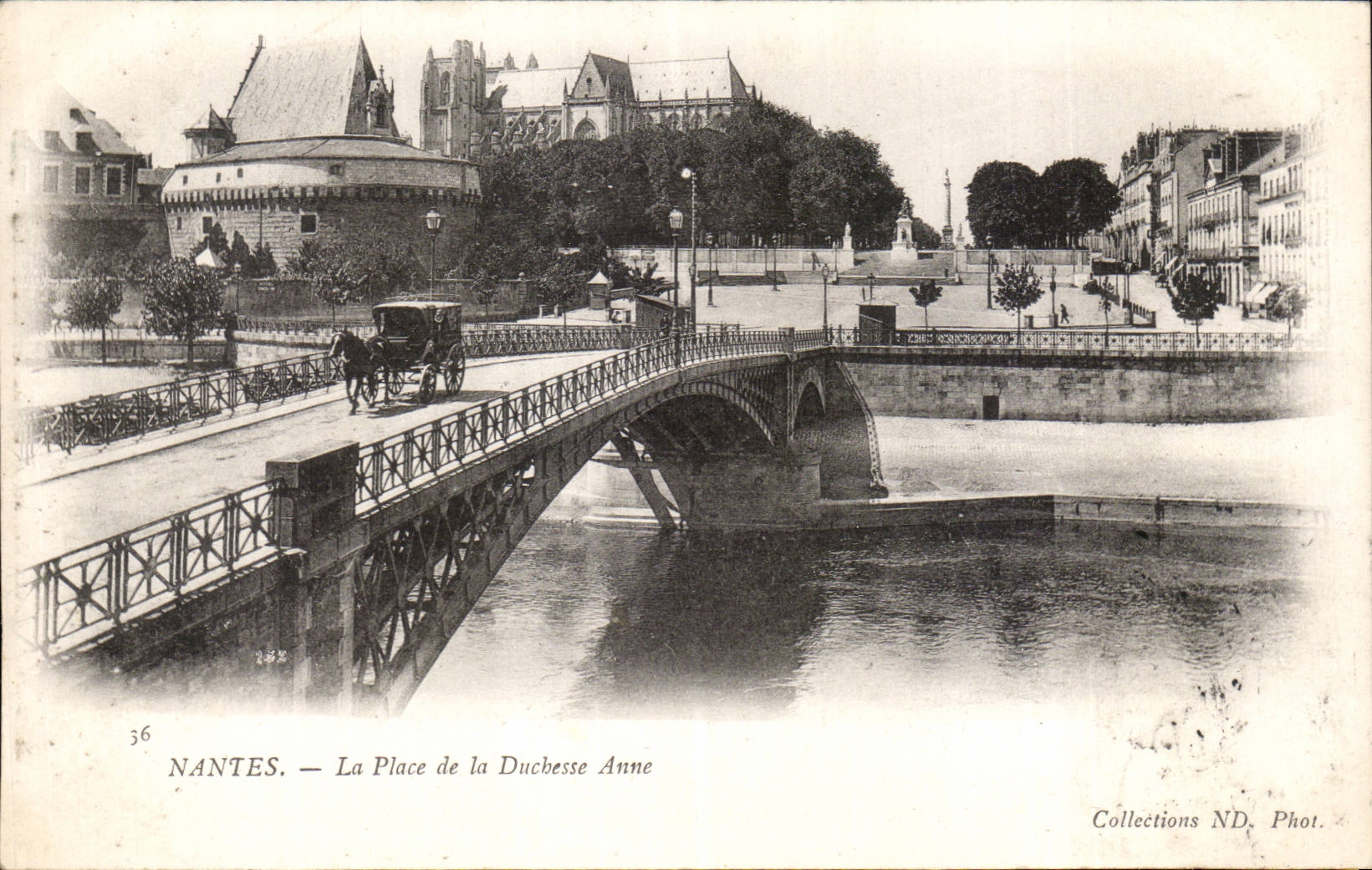 Nantes CPA La place de la Duchesse Anne