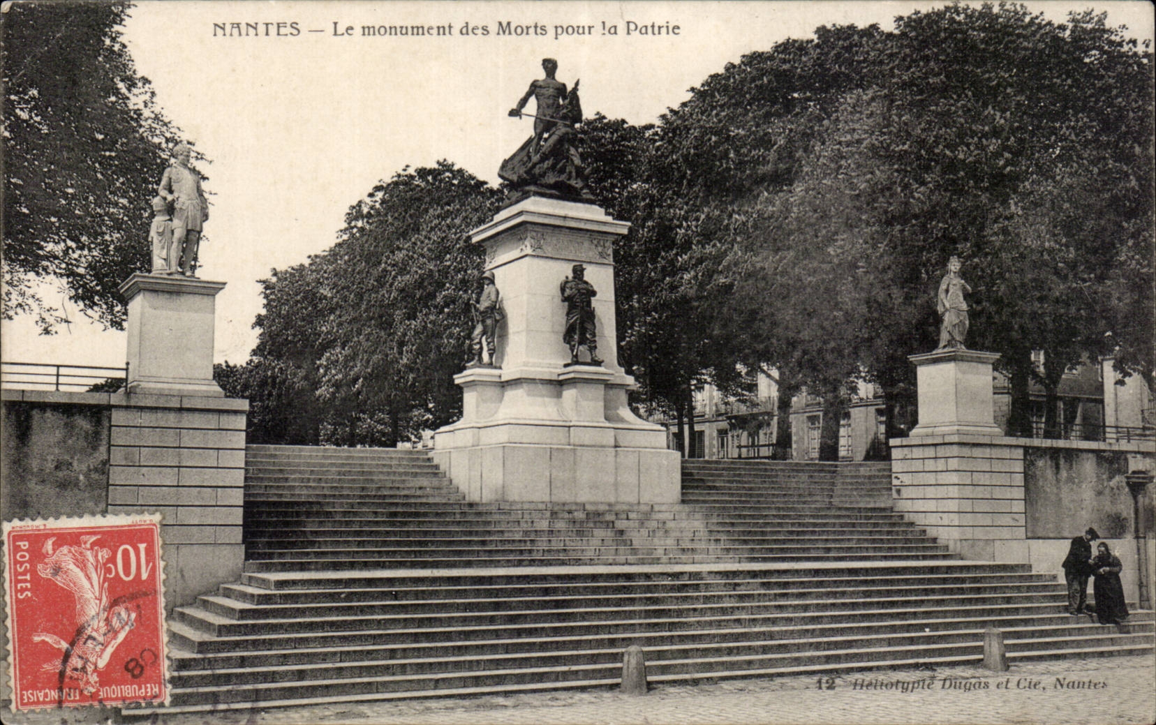 CPA Nantes Le monument des morts pour la patrie