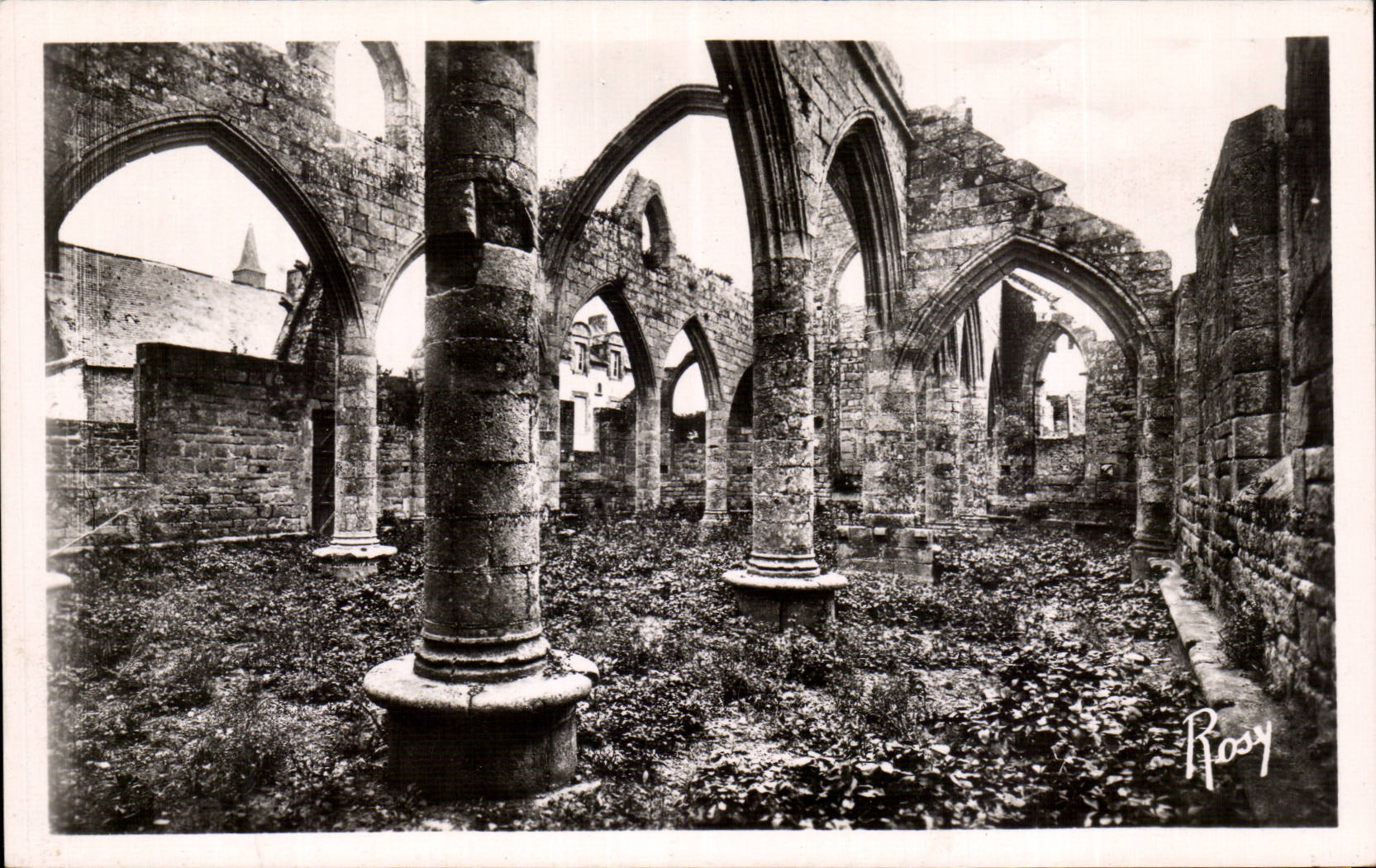 CPA Batz Ruines interieures de Notre DAme du Murier