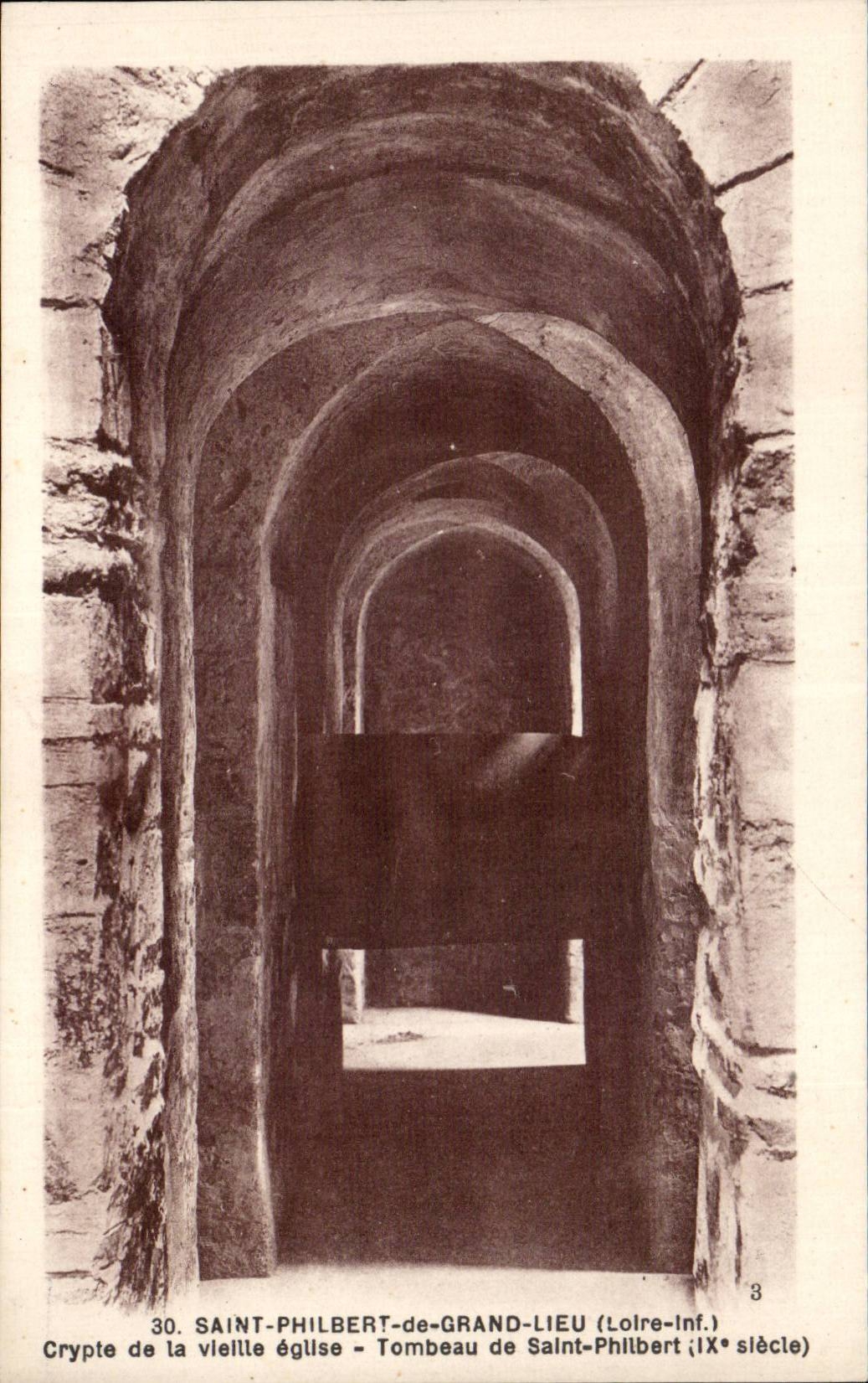 CPA Saint Philbert de Grand Lieu CRypte de la vieille eglise Tombeau de Saint Philbert