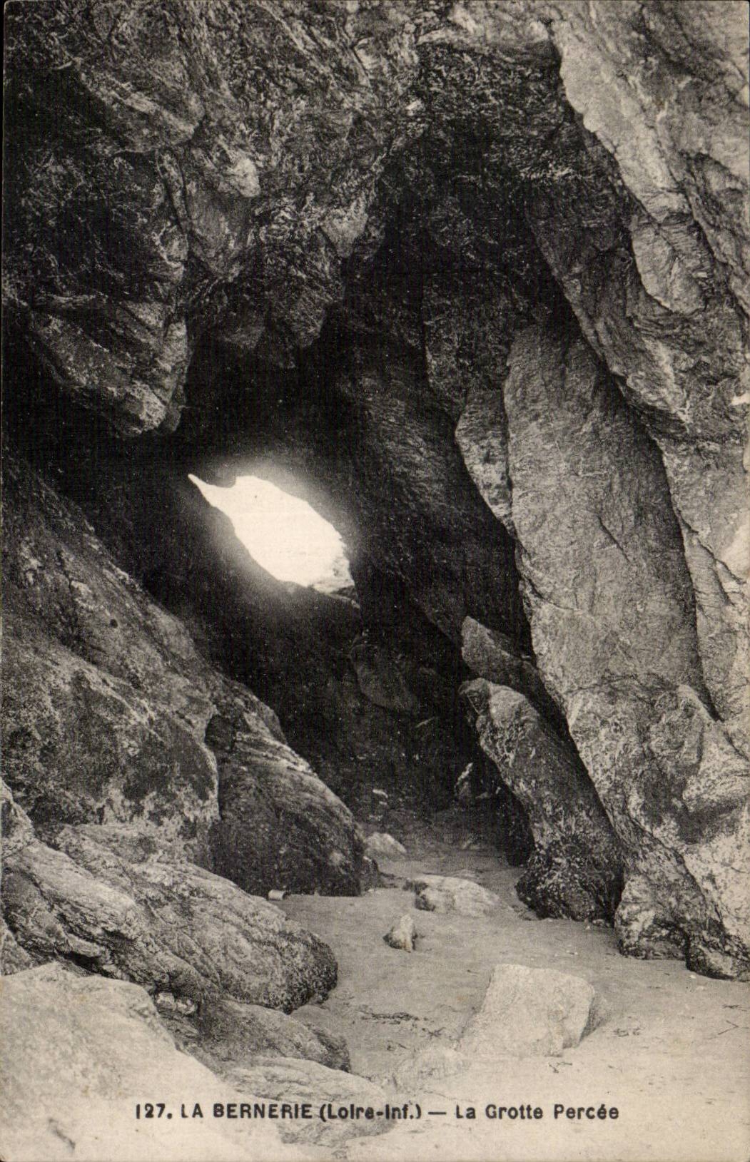 CPA La Bernerie La grotte percee