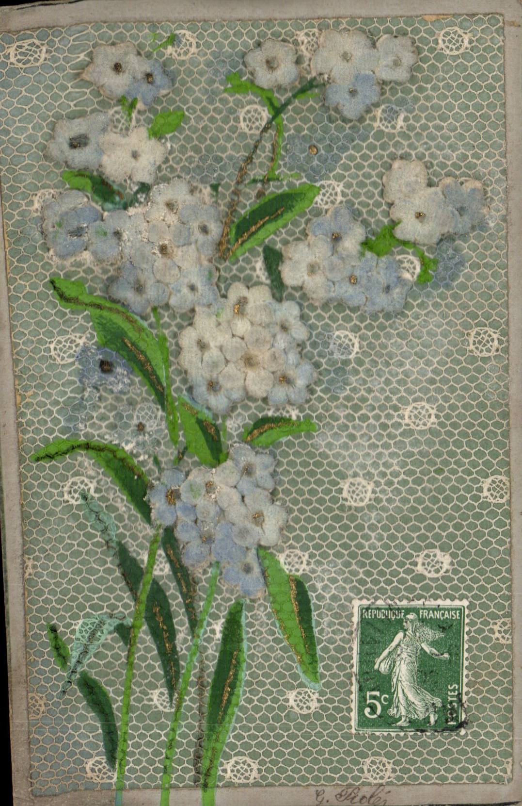 Fleurs bleues et blanches — sur fond de dentelle — éditeur Y. Bell, n° 123