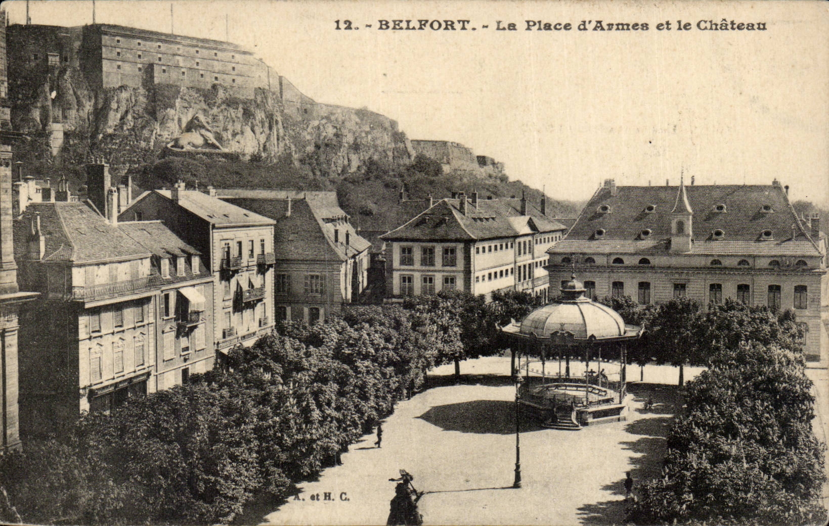 Belfort - La Place d'Armes et le Chateau CPA 