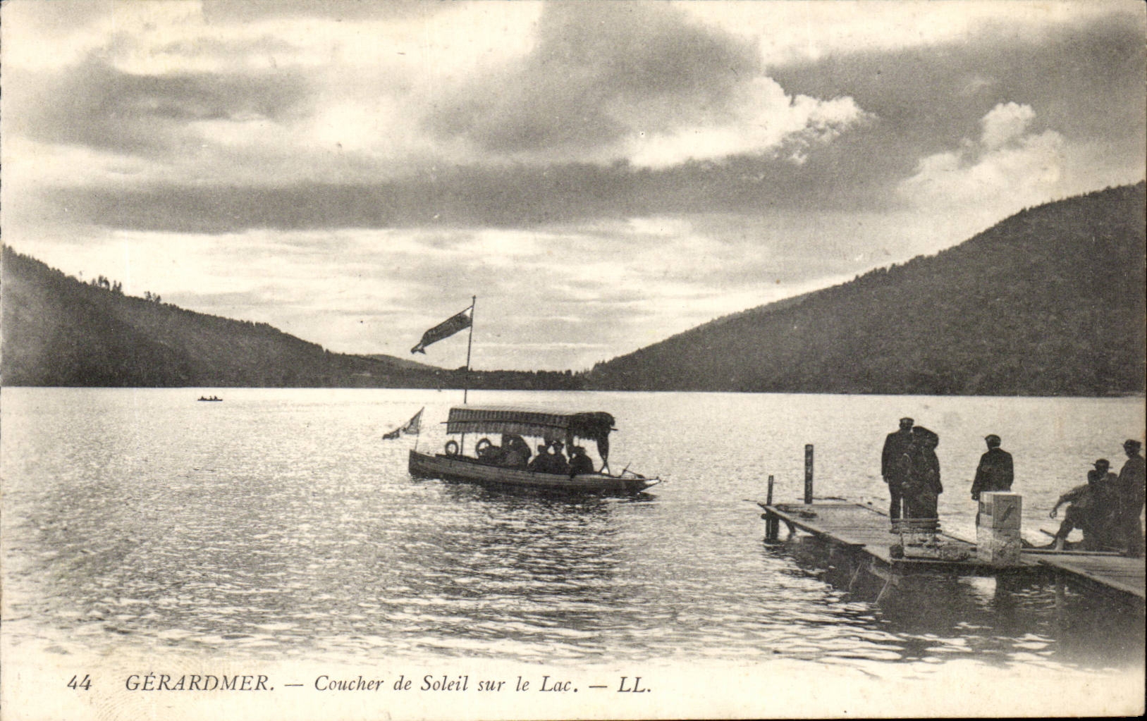 Gerardmer - Coucher de Soleil sur le Lac - CPA 