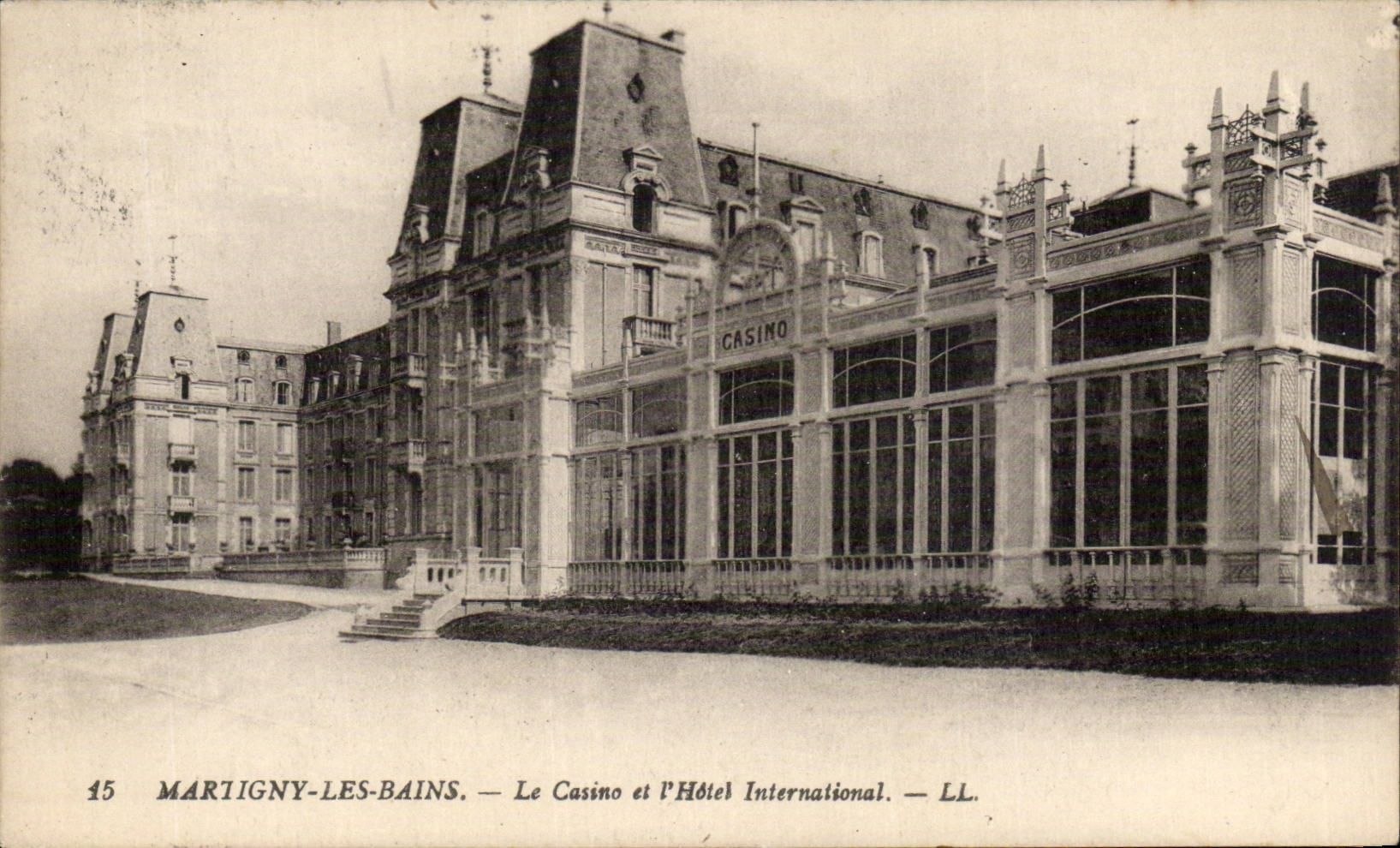 Martigny les Bains - Le Casino et L'Hotel International - CPA 
