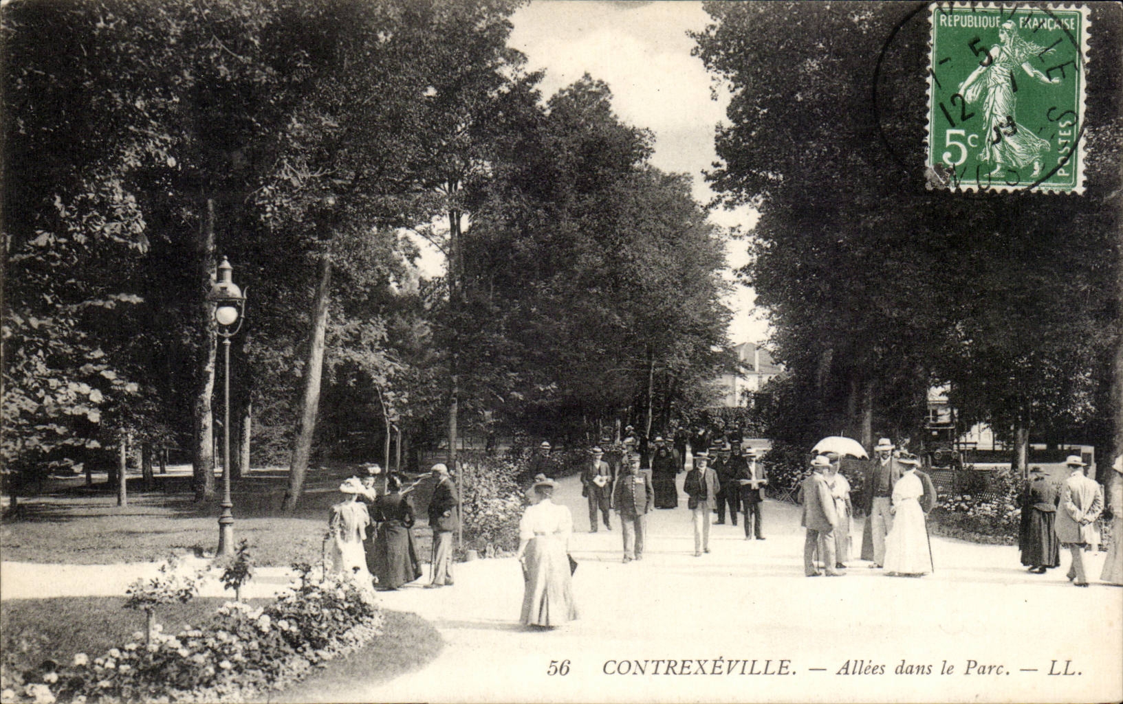 Contrexeville - Allees dans le Parc - CPA 