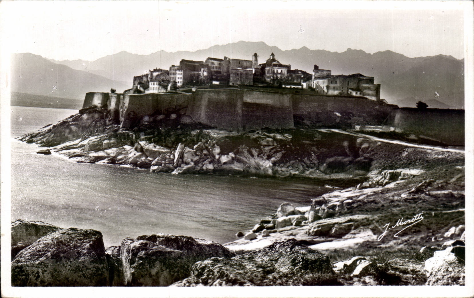 Calvi Plage (Corse) — La Citadelle — J. Moretti