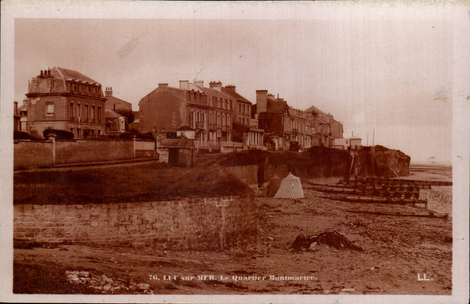 CPA Luc sur Mer Le quartier Montmartre