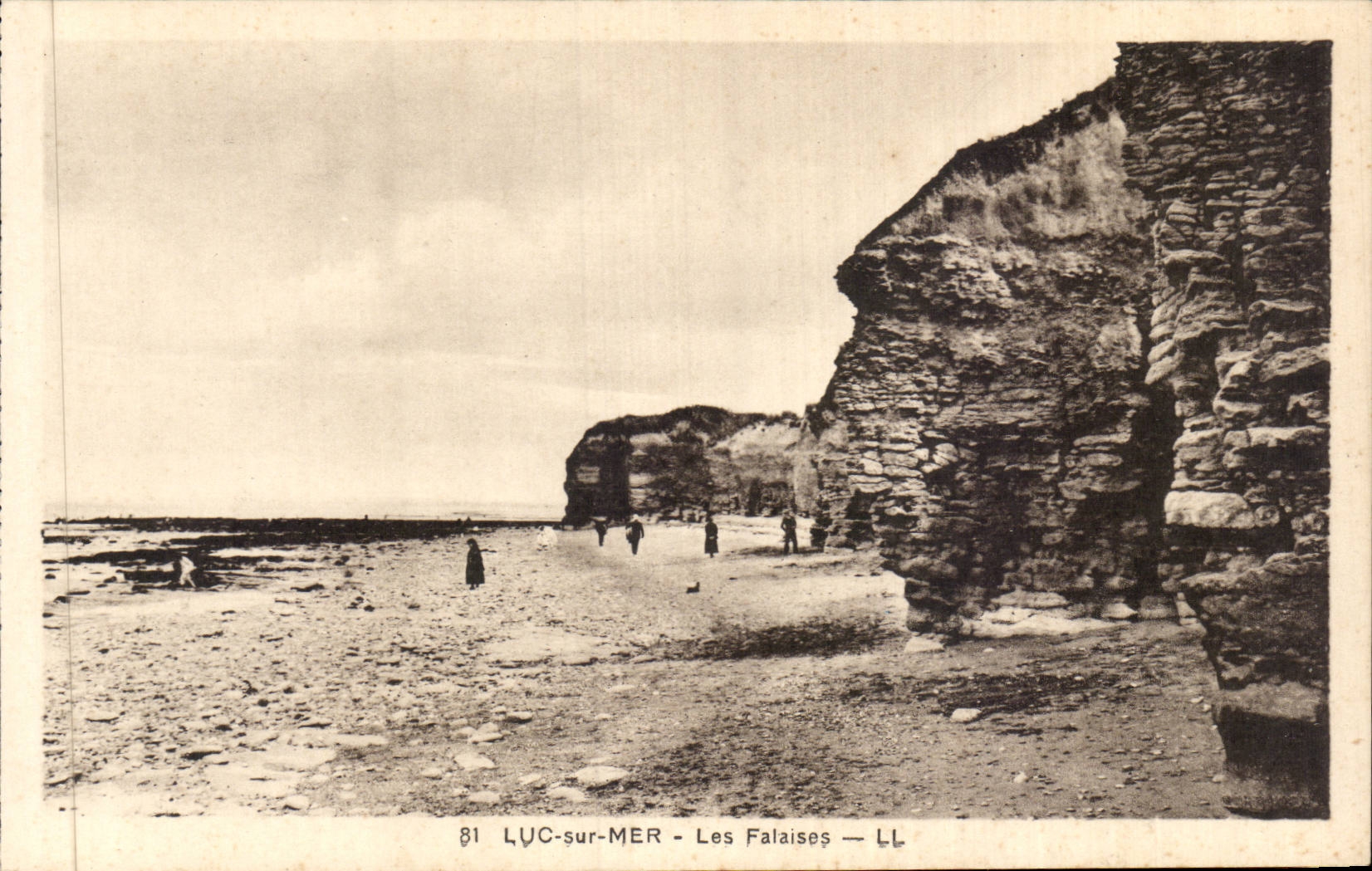 CPA Luc sur Mer Les falaises