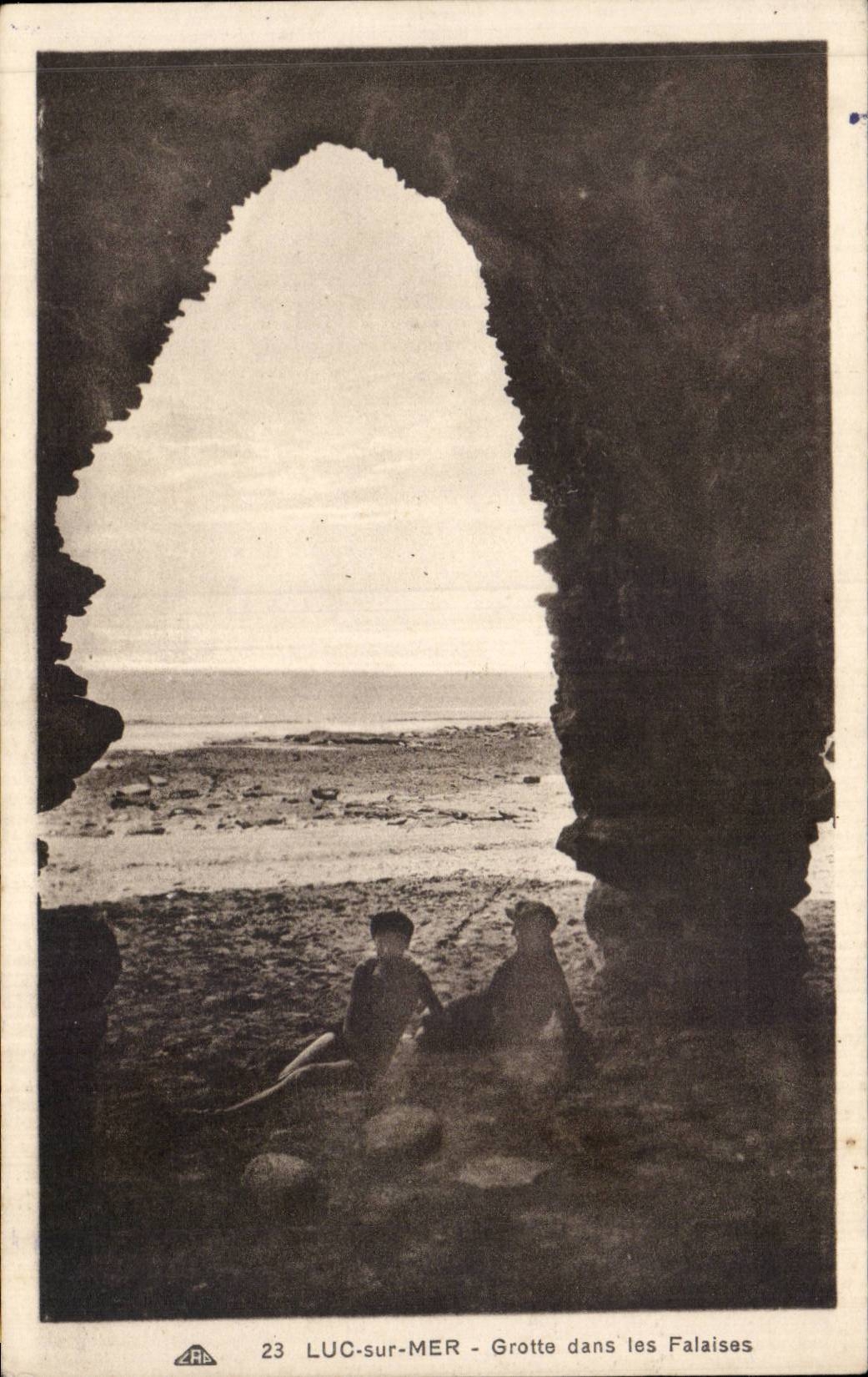CPA Luc sur Mer Grotte dans les falaises