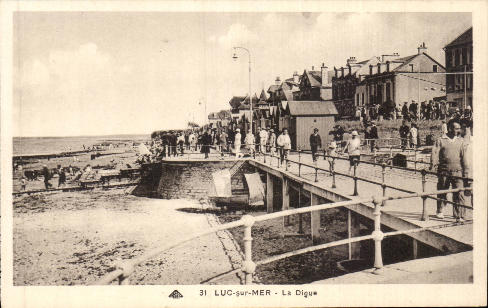 CPA Luc sur Mer La digue