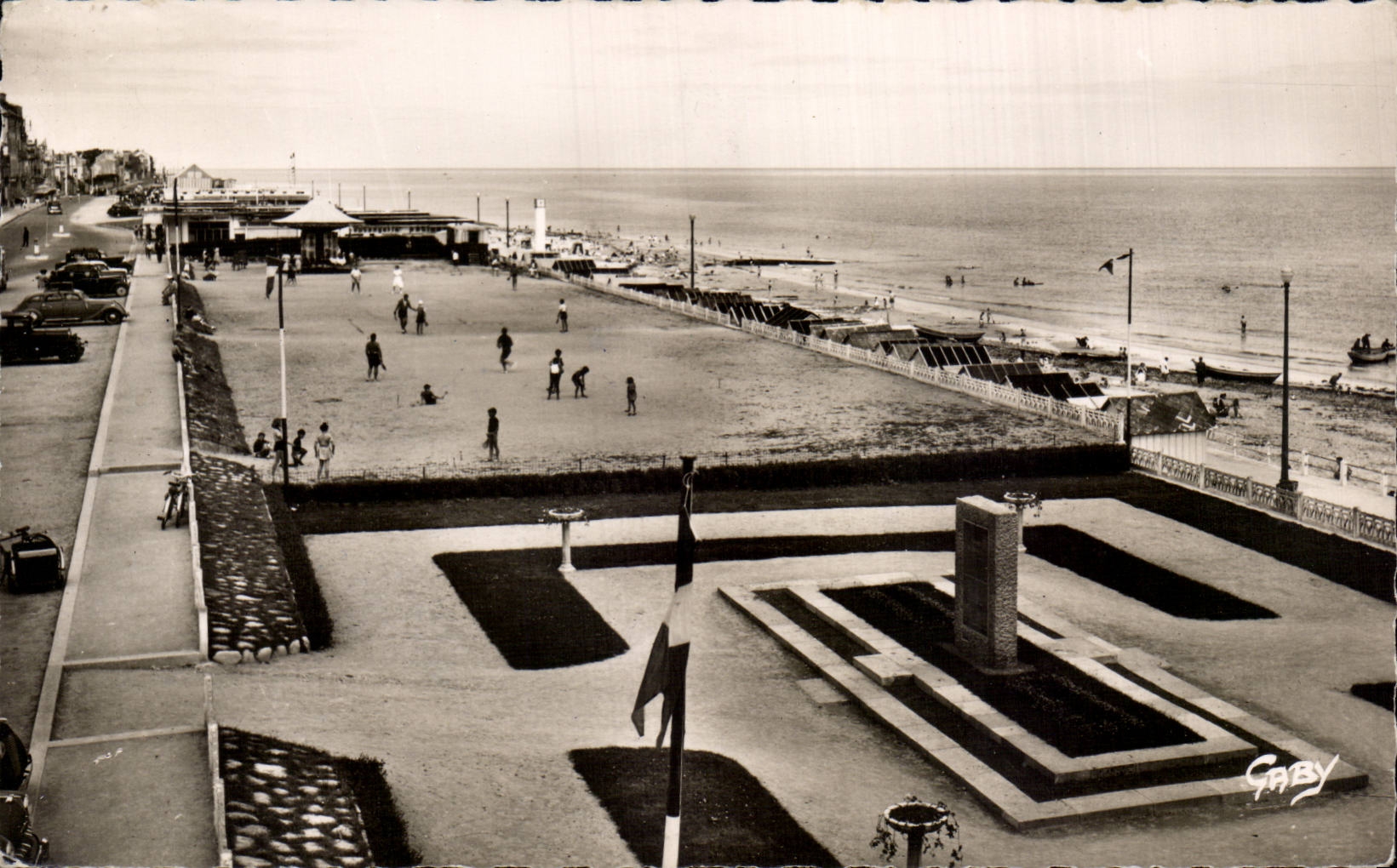 CPSM Luc sur Mer Vue d'ensemble de la plage 