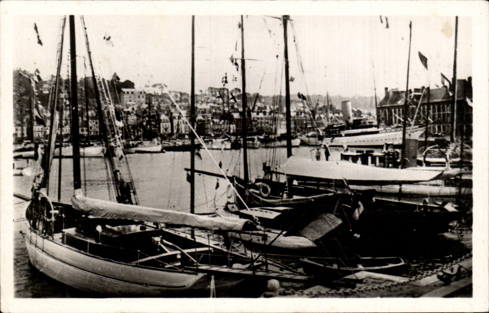 Deauville, le Nouveau Bassin — Édition « La Cigogne »