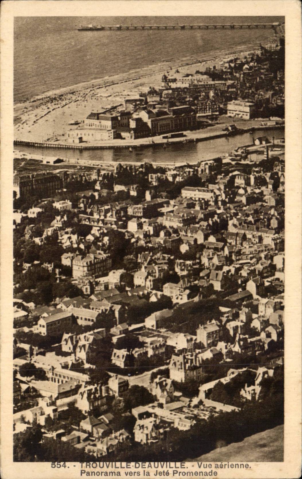 CPA Trouville Deauville Vue aerienne Panorama vers la jetee promenade