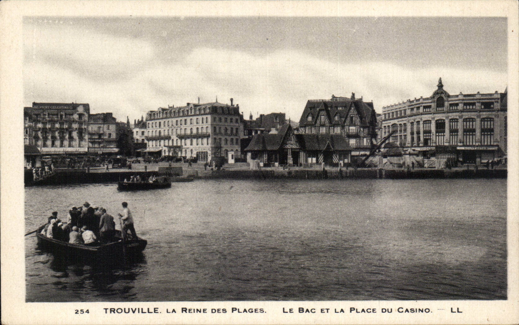Trouville. La Reine des Plages. Le Bac et la Place du Casino — LL