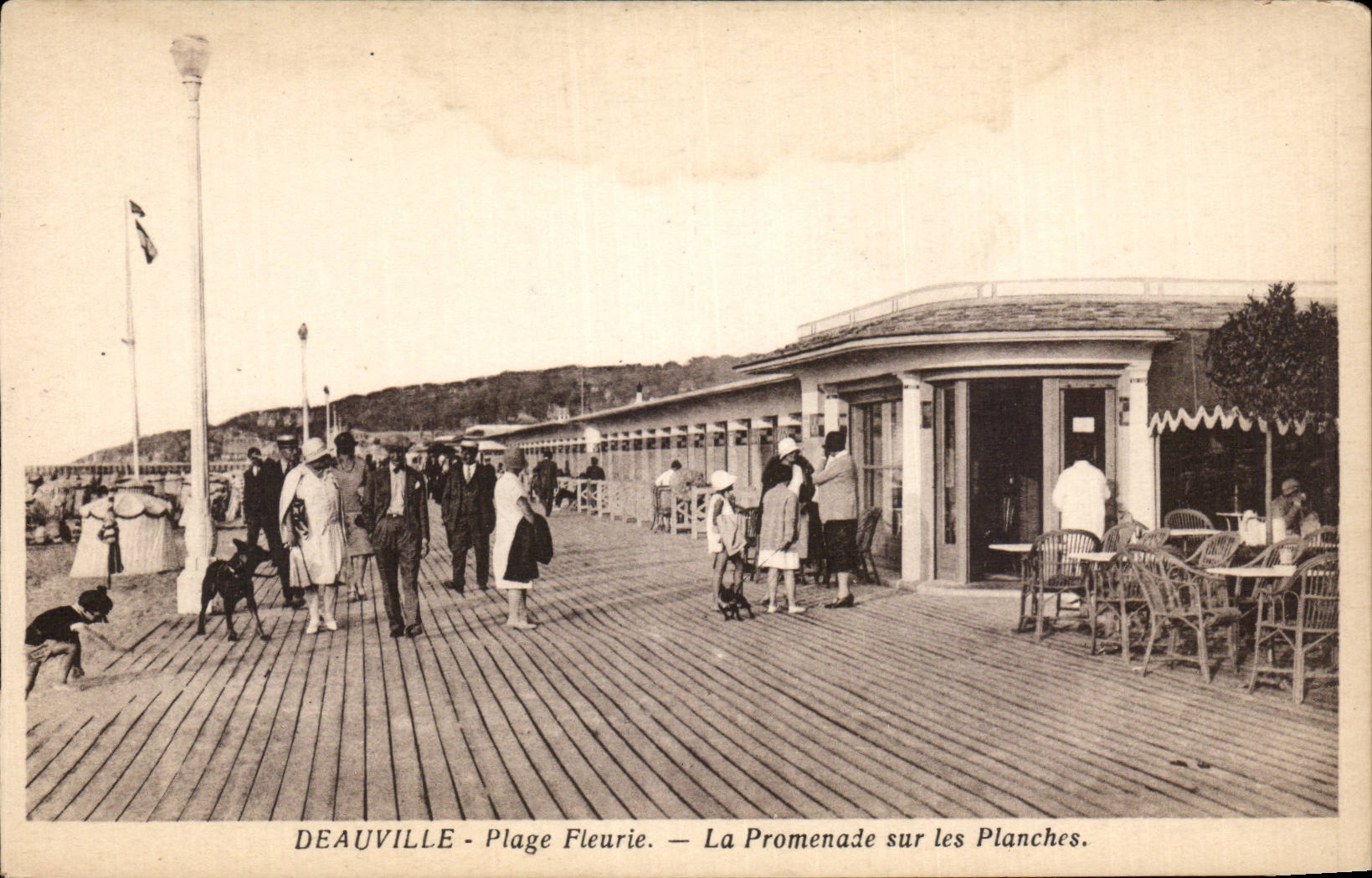 Deauville - Plage Fleurie — La Promenade sur les Planches.