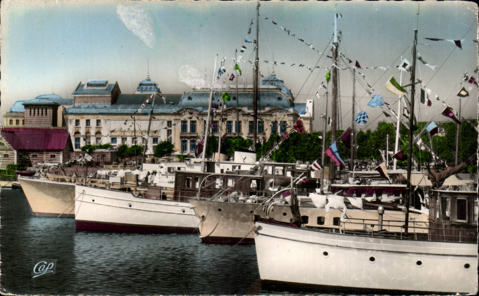 Deauville - Blütenreiche Strände — Der Yacht-Hafen und das Casino von Trouville — Verlag C.A.P. Nr. 2142