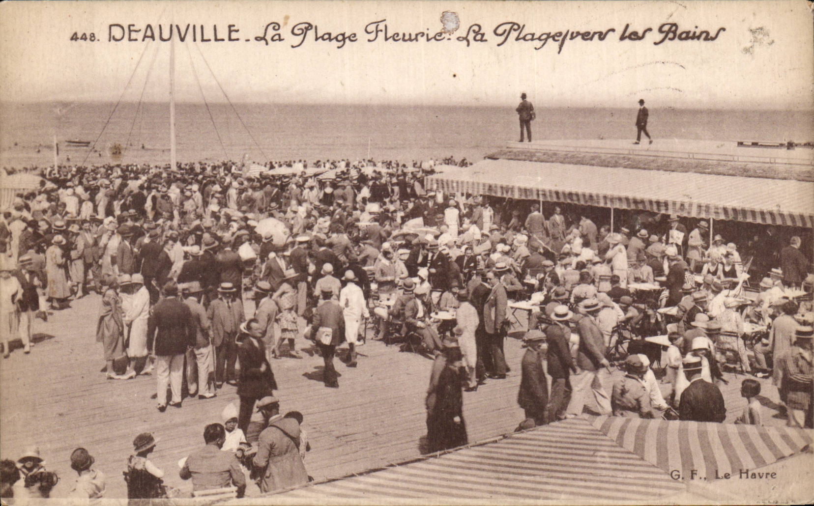 CPA Deauville La plage fleurie La plage vers les bains