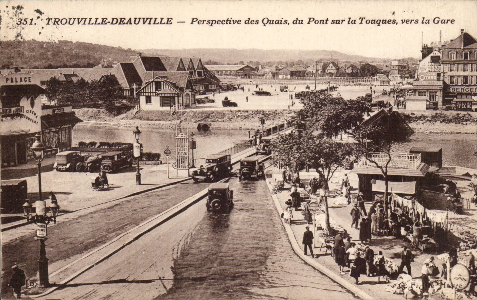 Trouville-Deauville — Perspektive der Kai, der Brücke über die Touques, Richtung Bahnhof