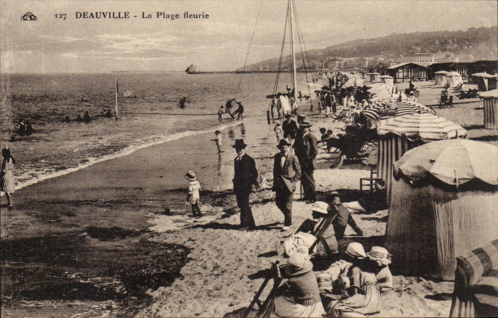 Deauville - Die blühende Strand — Verlag CPAPHIL, Seriennummer 127