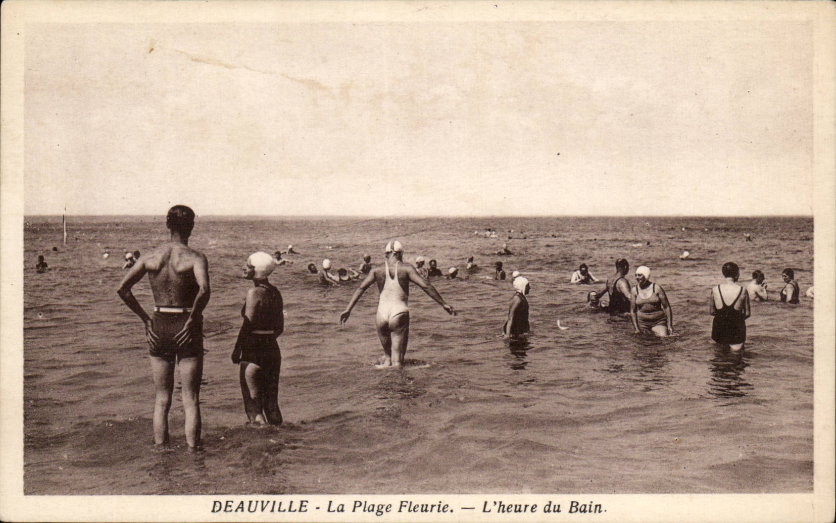 Deauville - L'Heure du Bain - CPA 