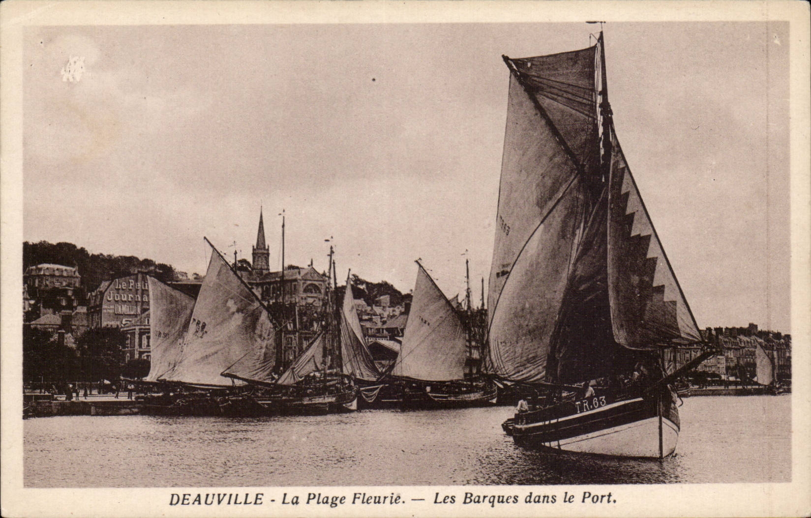 Deauville - La Plage Fleurie — Les Barques dans le Port.