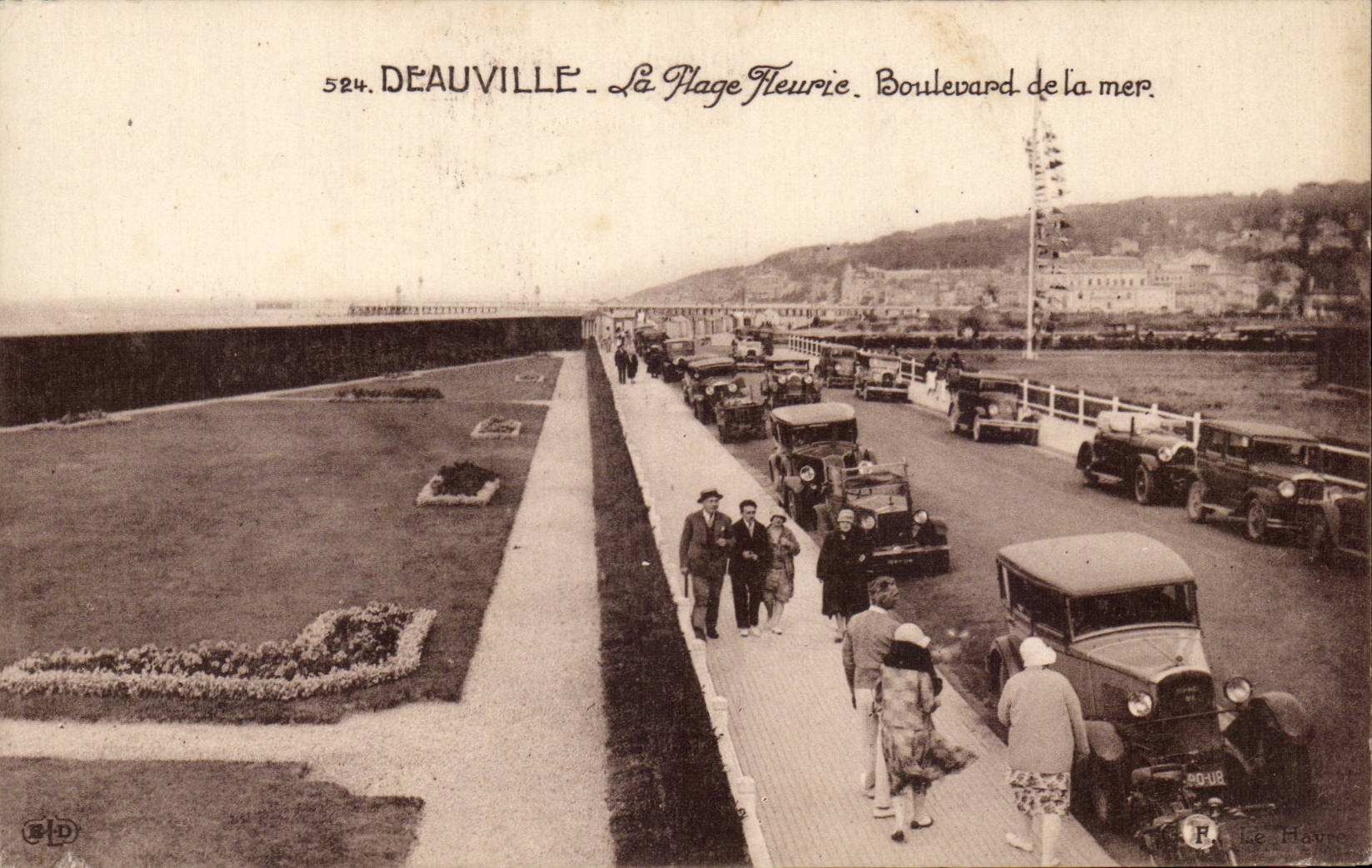 Deauville - Boulevard de la Mer - Automobiles - Costumes - CPA 