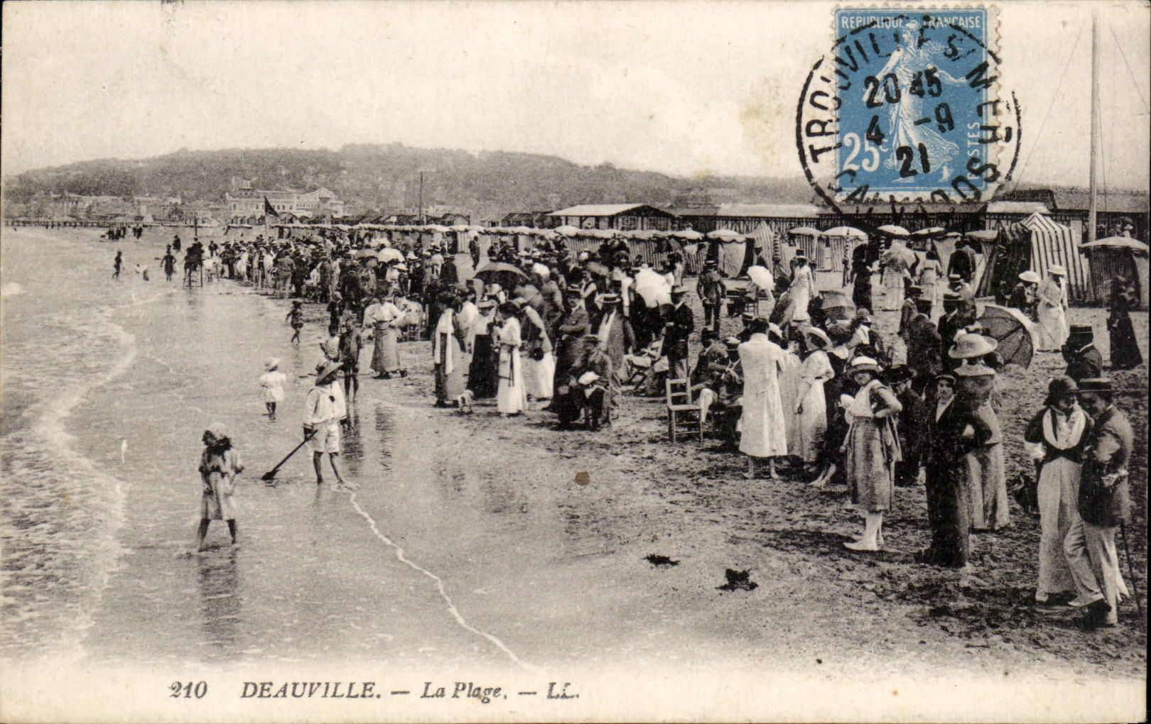 Deauville — The Beach — L.L. — n°240