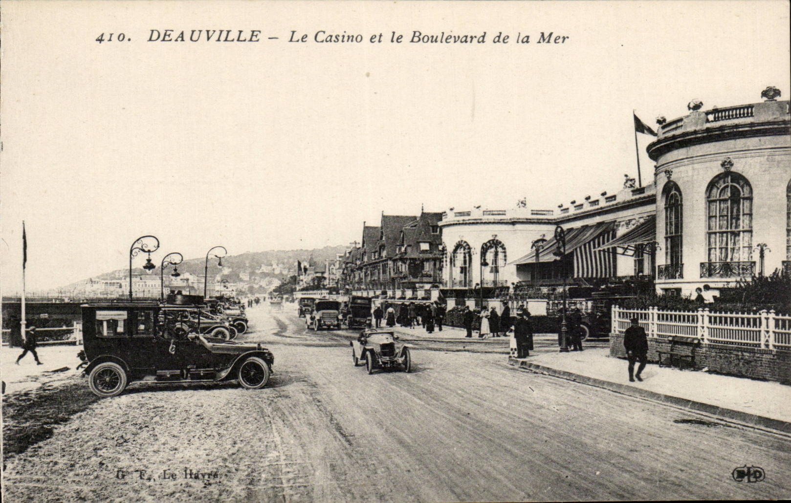 Deauville — Le Casino et le Boulevard de la Mer — G. T. Le Huray, n°410